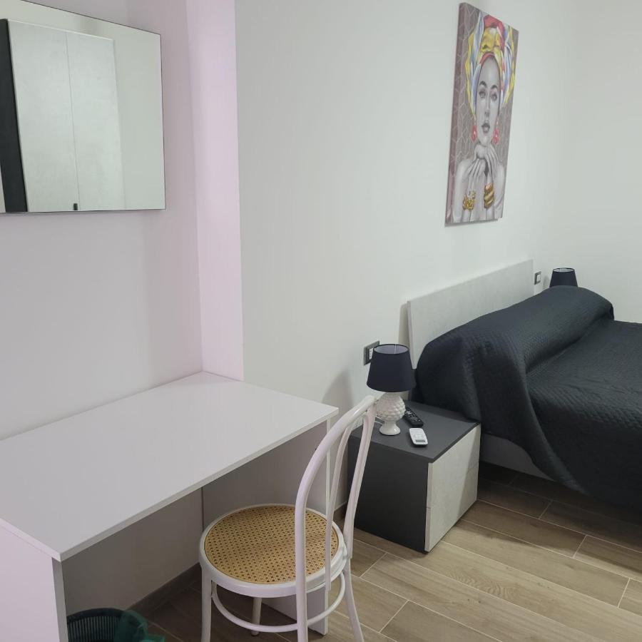 B&B Dei Sogni In Centro, Con Facilita Di Parcheggio Cosenza Exterior photo